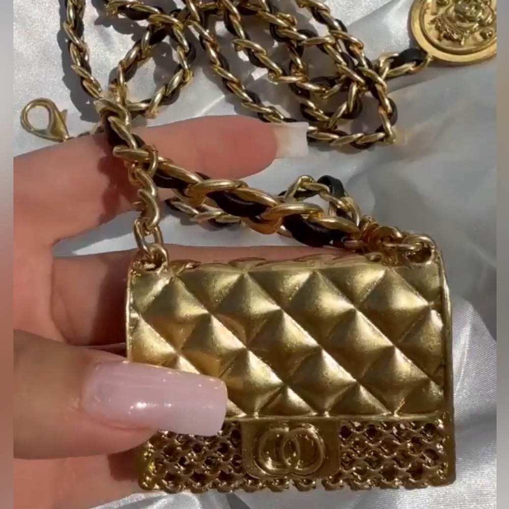 🌸LIKE NEW🌸 Anthropologie Gold Chain Charm Belt with Mini Purse, Size OS - Picture 2 of 11